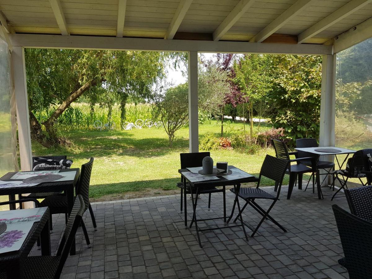 Bed and Breakfast Il Giardino Di Rebecca Ferrara Esterno foto