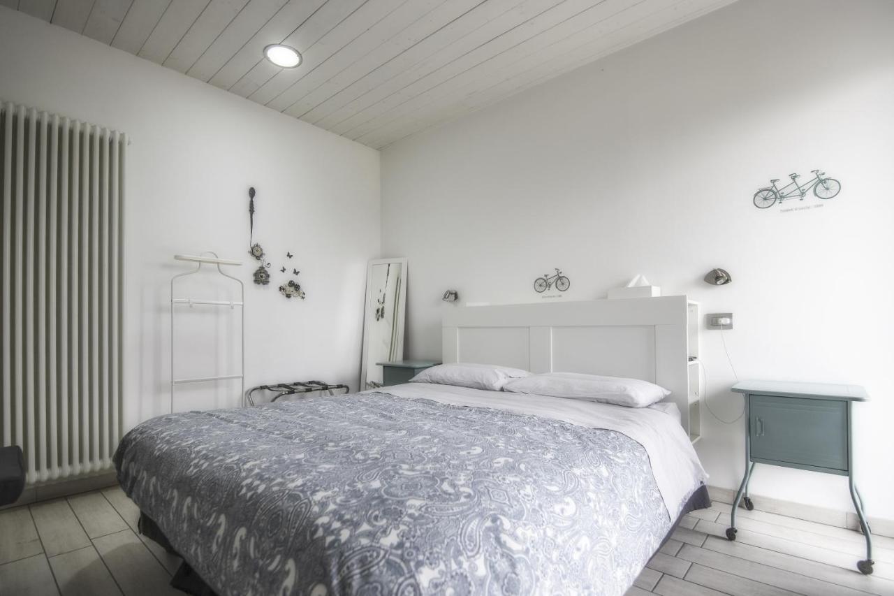 Bed and Breakfast Il Giardino Di Rebecca Ferrara Esterno foto