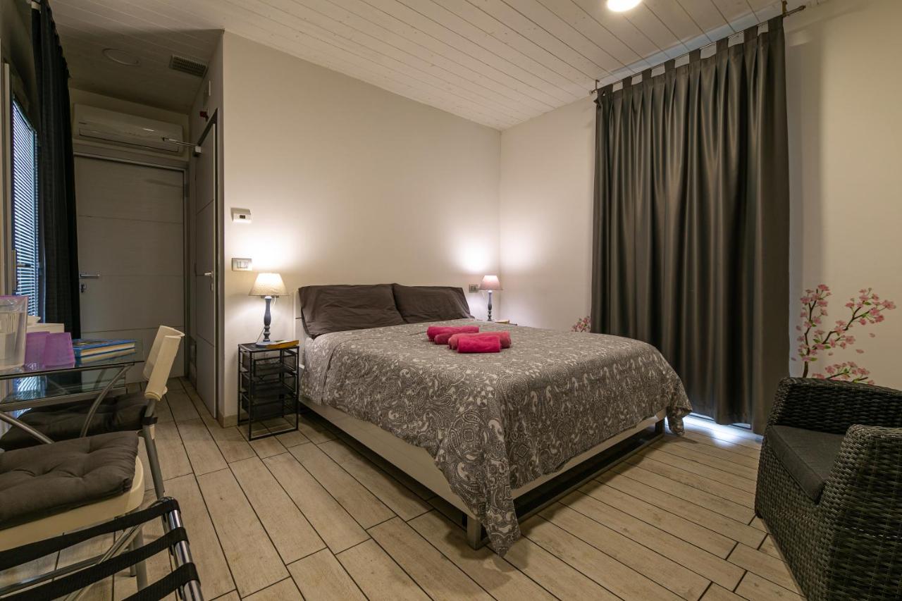 Bed and Breakfast Il Giardino Di Rebecca Ferrara Esterno foto