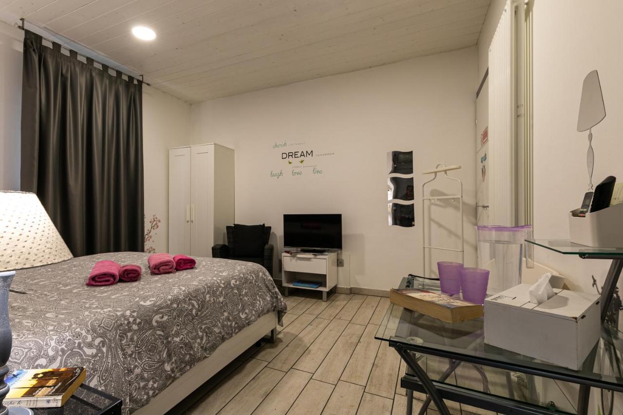 Bed and Breakfast Il Giardino Di Rebecca Ferrara Esterno foto