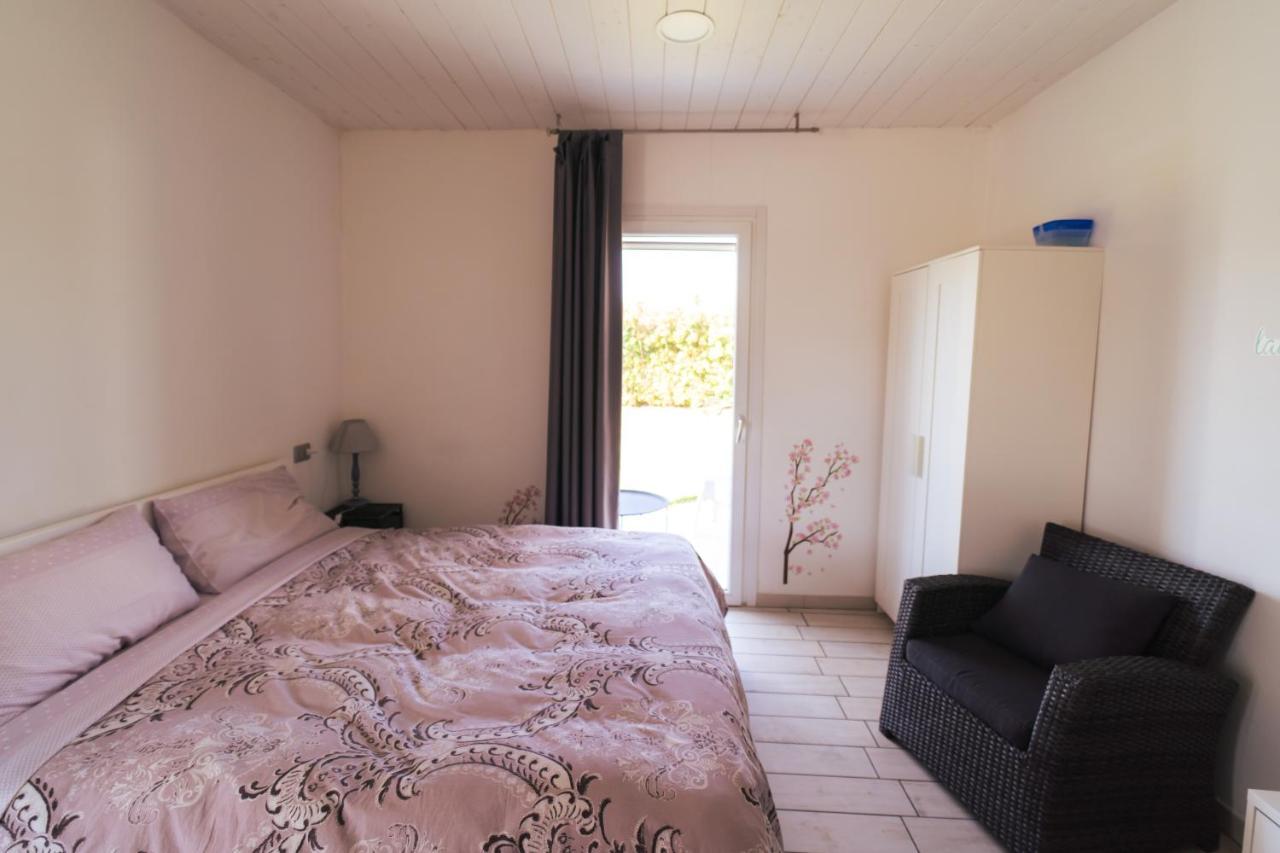 Bed and Breakfast Il Giardino Di Rebecca Ferrara Esterno foto