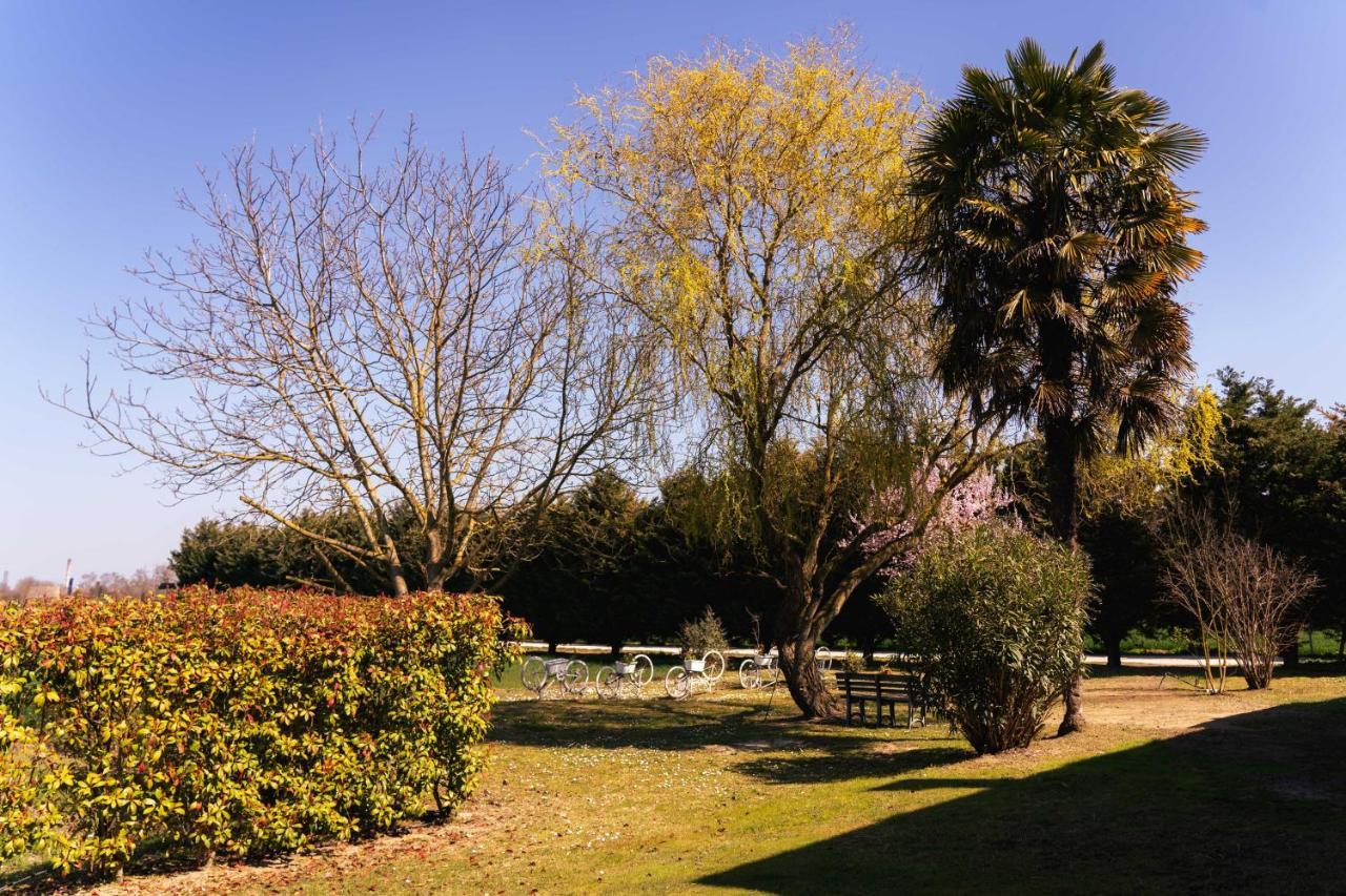 Bed and Breakfast Il Giardino Di Rebecca Ferrara Esterno foto